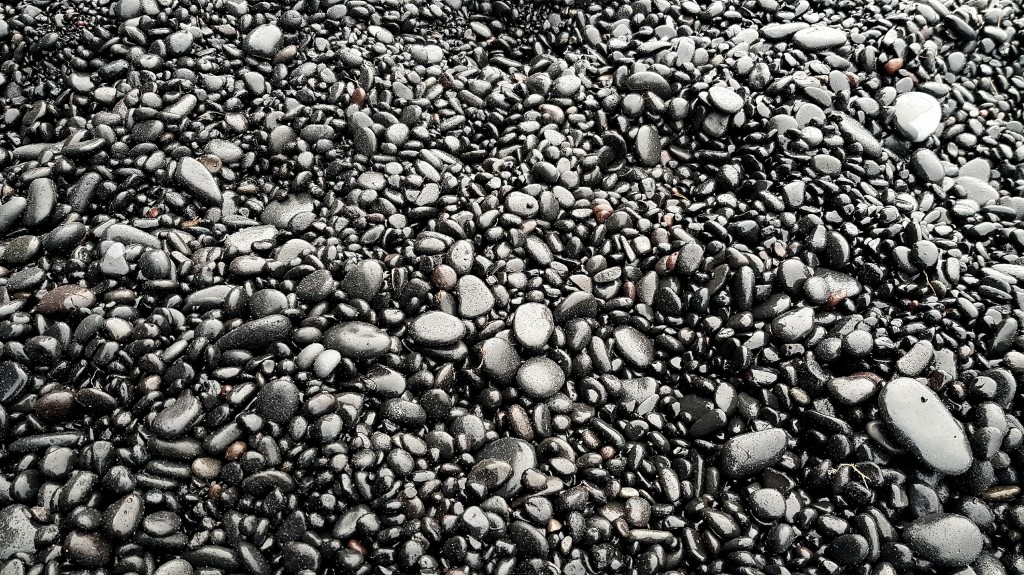 Kamienie z czarnej plaży, Islandia