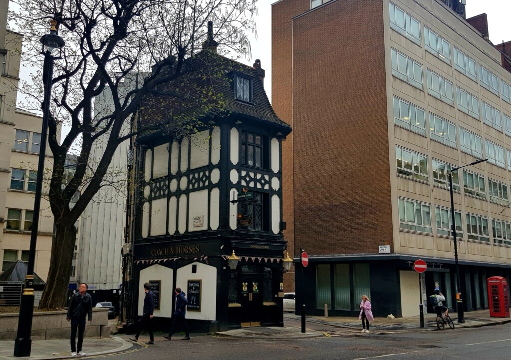 Londyn - wąski, a może i najwęższy pub w mieście