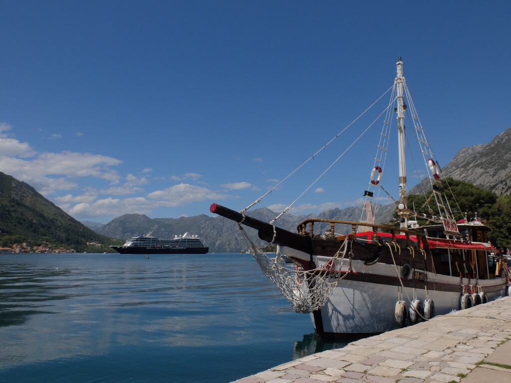 Łódki w Porcie Morskim, Kotor