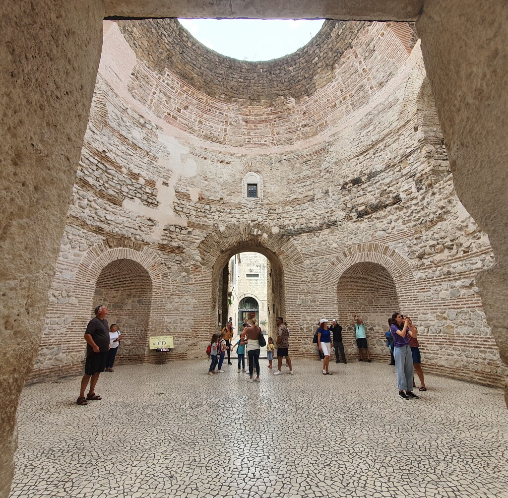 Split - w murach Pałacu Dioklecjana